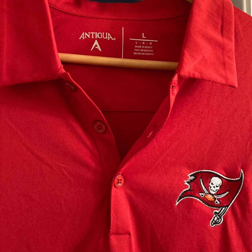 Mens Buccaneers Shirt size L Red And Pinstripes